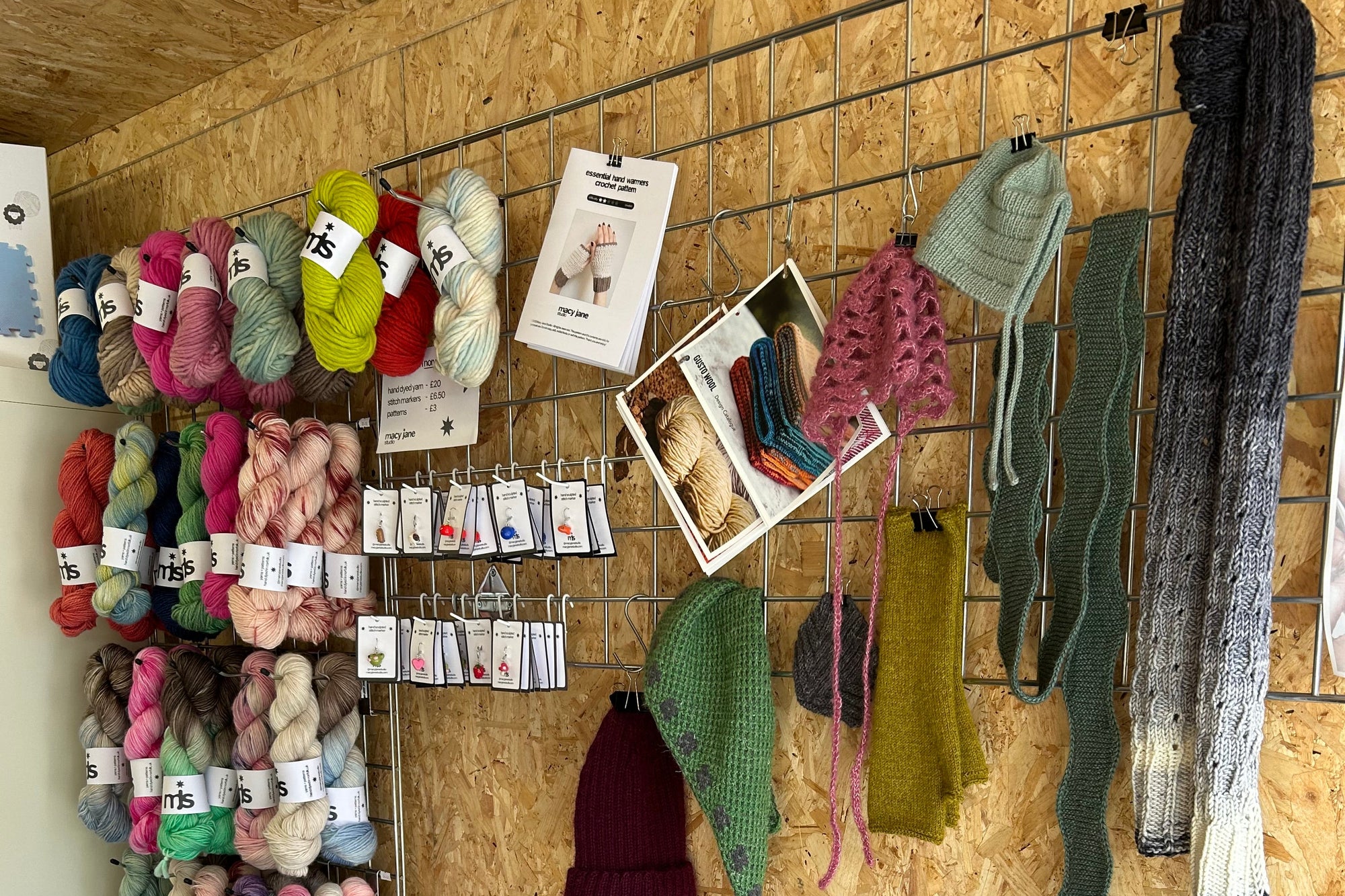 Display of yarn and knitting materials on a wooden surface